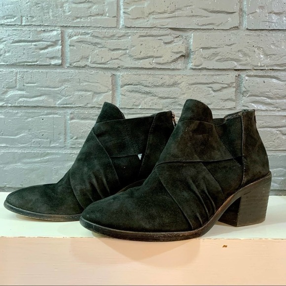 Eileen‎ Fisher Irwin Distressed Suede size 6.5 Black Dressy casual Booties - Picture 2 of 8